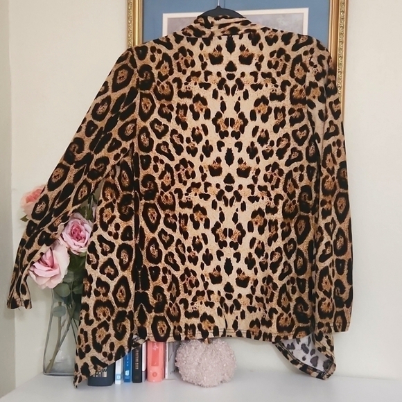 Boutique Cheetah Print Cardigan Size Small Waterfall Hem Career office Casual - Picture 7 of 10